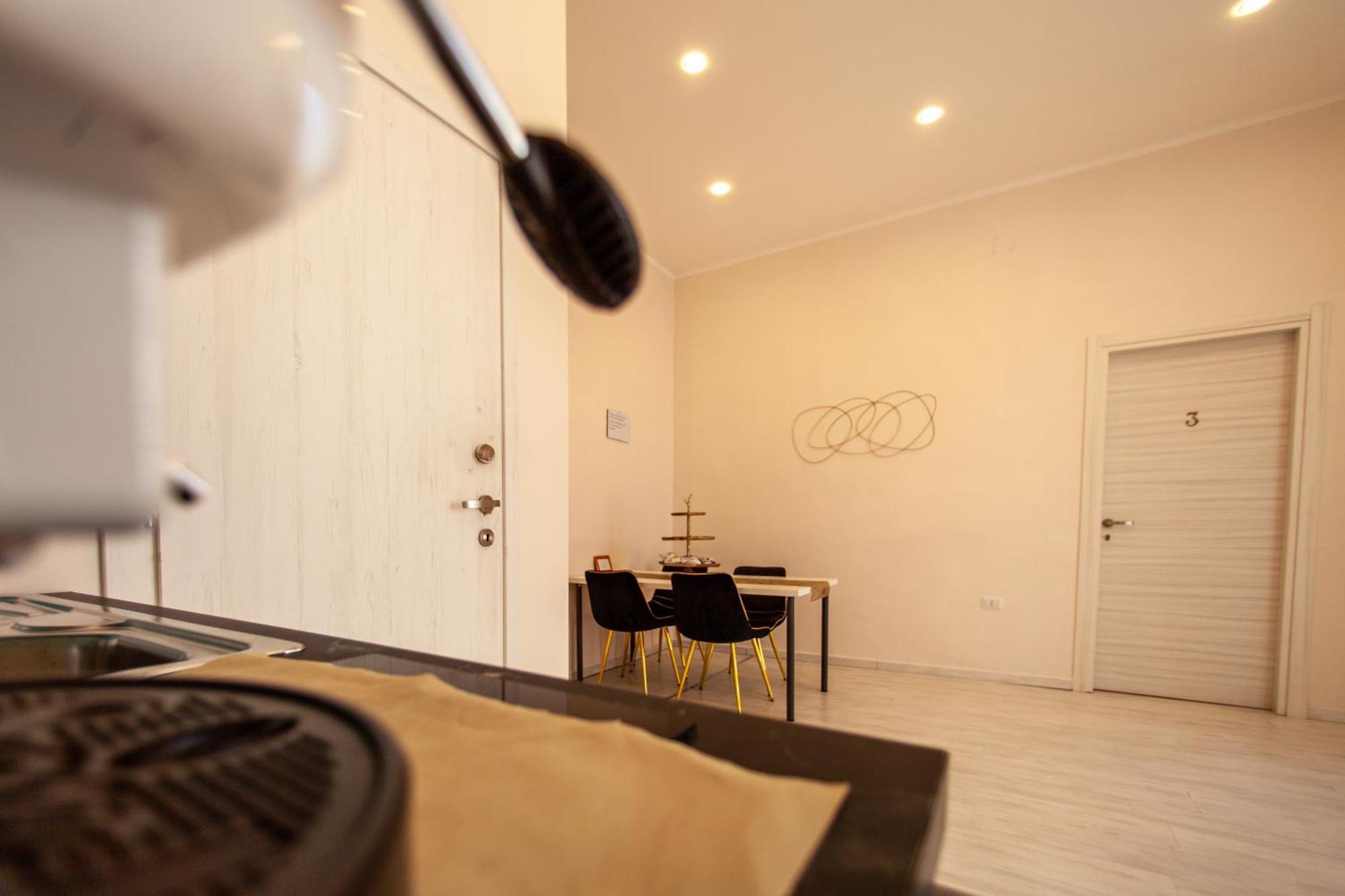 Airport Luxury Rooms Napoli Exterior foto